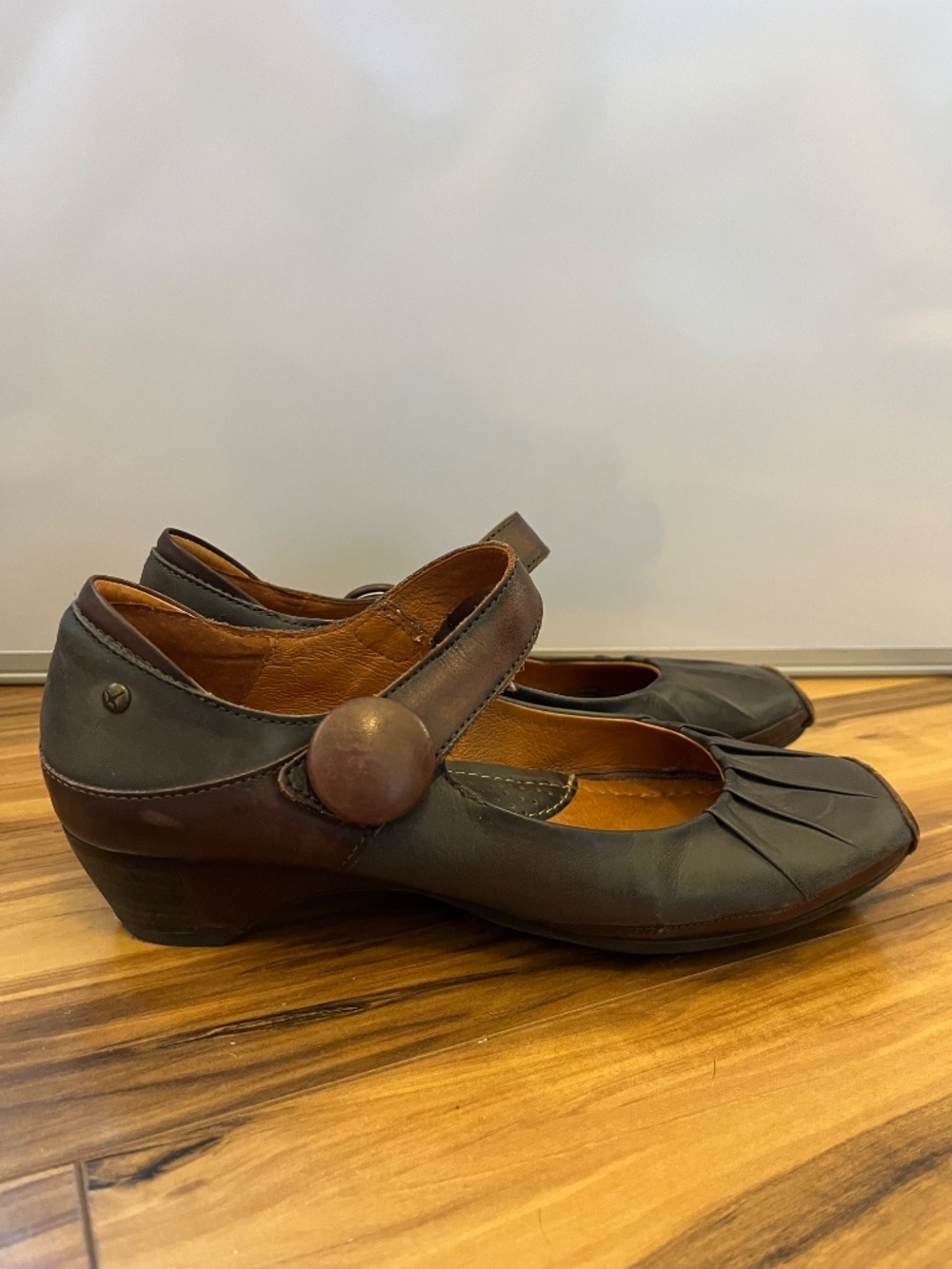 Pikolinos Gandia Mary Jane pumps (Size 38 or 7.5) - Picture 4 of 5